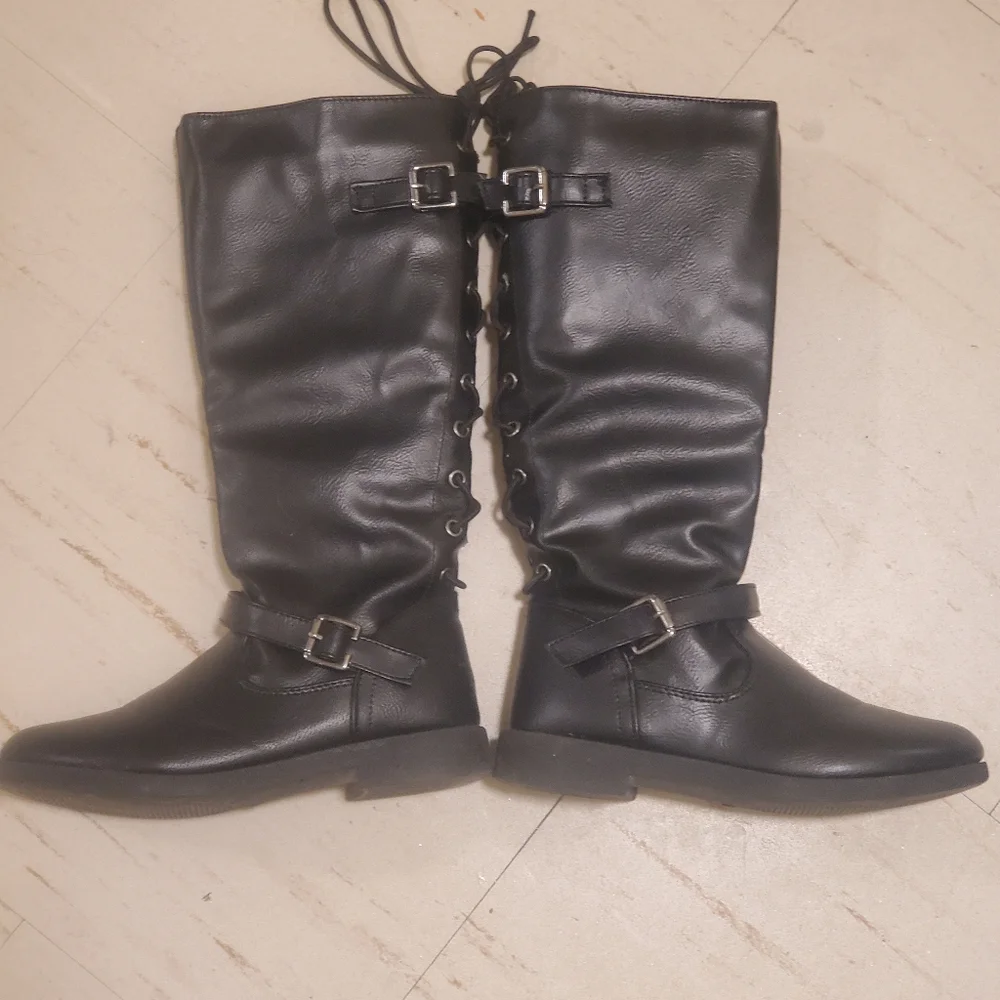 Boots - Picture 2 of 3